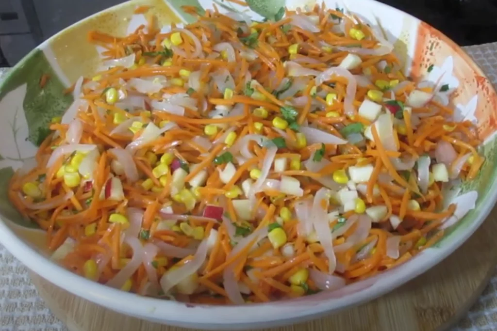 Salada de cenoura com cebola abafada