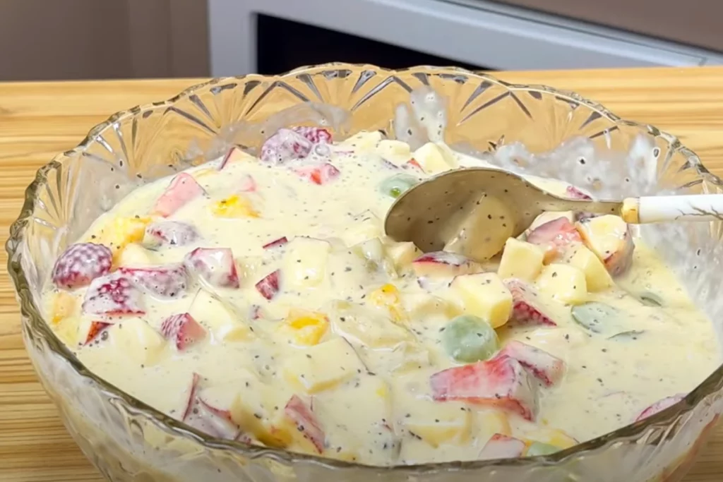 Salada de frutas com mousse de maracujá