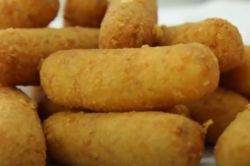 Croquetes de queijo sem massa