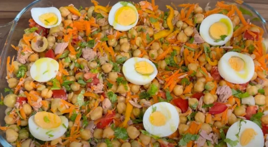 Salada de grão de bico com atum